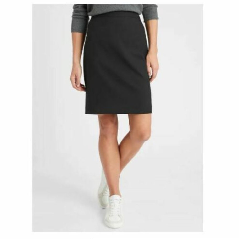 Banana Republic Black Pencil Skirt Lined Washable 4 NWT - Measures Provi…